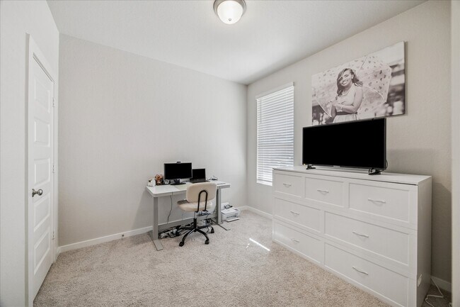 Building Photo - 5547 Madden Ln