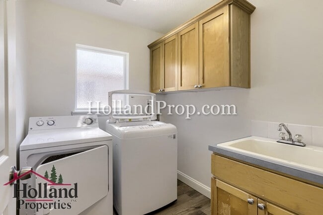 Building Photo - Charming 3-Bedroom Home with Wood Floors, Gas Fireplace & Private Patio