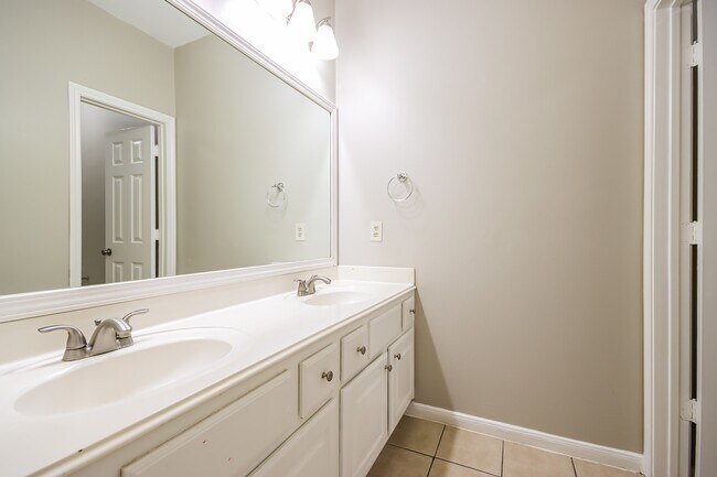 Building Photo - 4030 Echo Mountain Dr