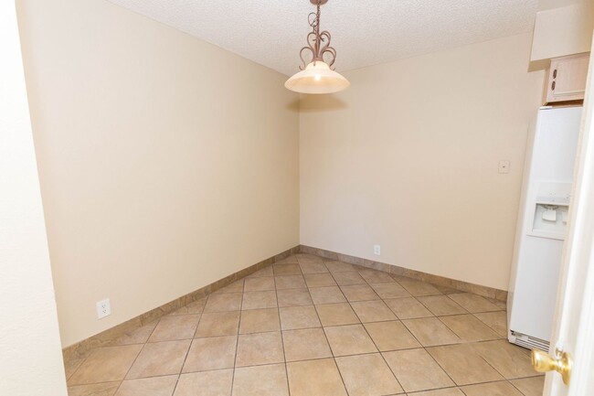 Building Photo - Desert Shores 1 Bedroom Upstairs Condo