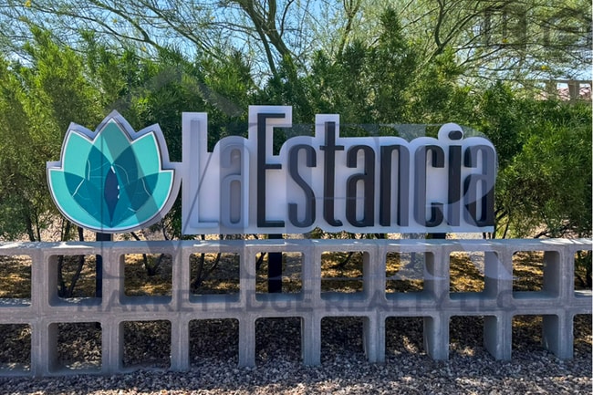 Building Photo - 4Bed/3Bath Home at I10/Wilmot Rd! $199 MOV...