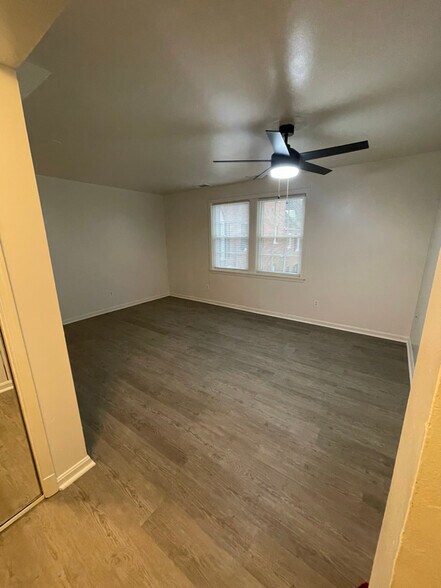 Building Photo - 2008 Fort Davis St SE