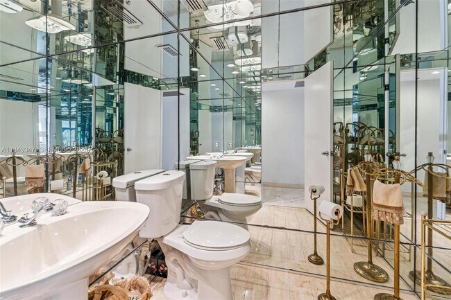 Building Photo - 10175 Collins Ave