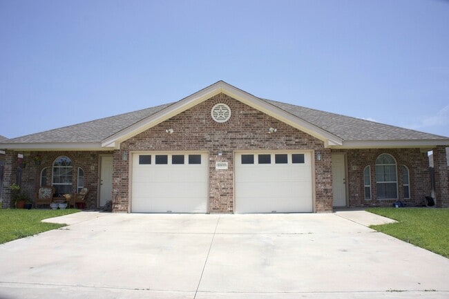 Primary Photo - Spacious 3-Bedroom Duplex Near Clear Creek...