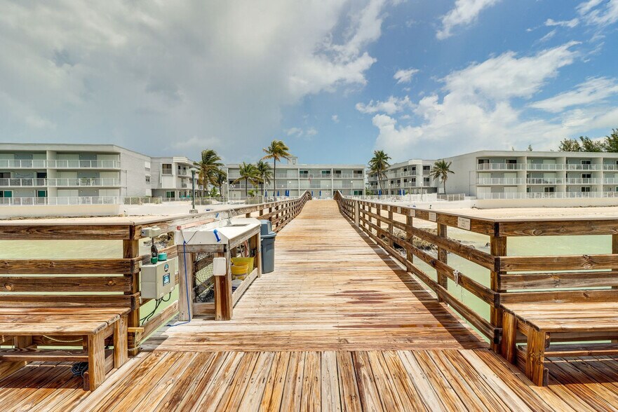 Building Photo - 201 E Ocean Dr