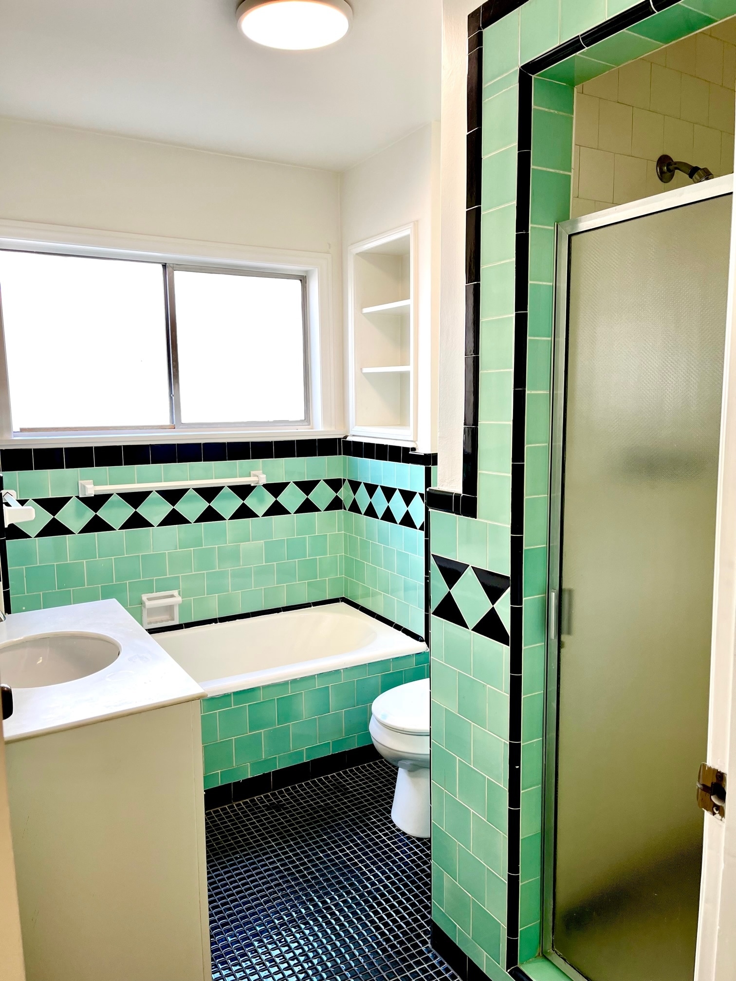 Full art deco bath - 1115 S La Peer Dr