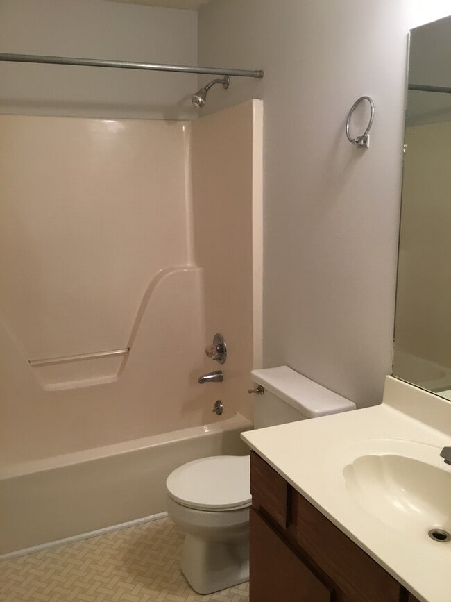 Building Photo - 3 Bedroom Home For Rent in Sango Area!