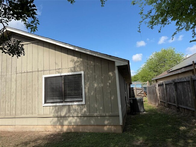 Building Photo - 12103 Sunderland Dr