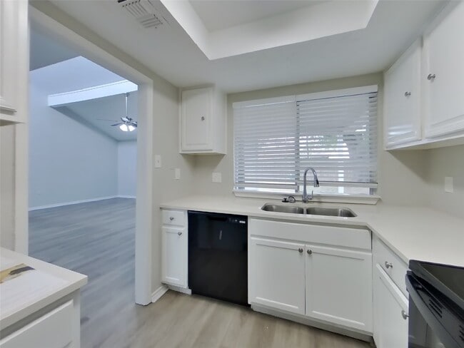 Building Photo - 16307 Bird Dog Ct