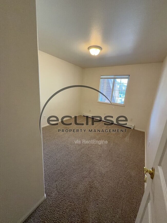 Building Photo - 493 Coronado Way