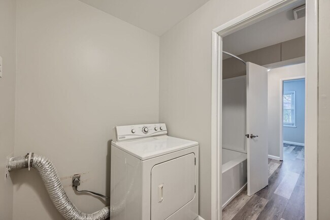 Building Photo - 601 Boxelder Dr