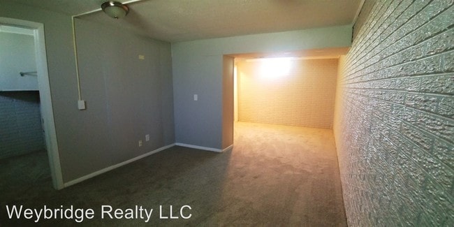 Building Photo - 3 br, 1 bath House - 2119 Sevenhills Drive