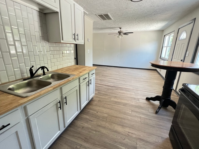 Building Photo - 3010 Indiana Ave