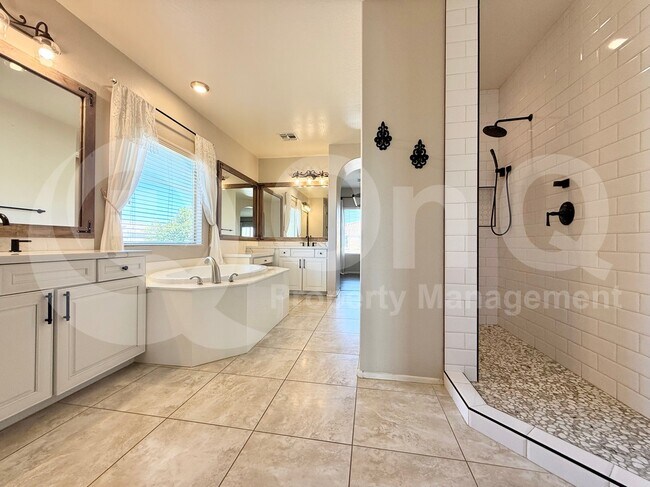 Building Photo - 12908 W Sierra Vista Dr