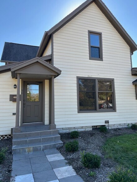 Building Photo - 96 E Franklin St