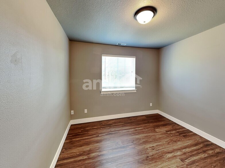 Building Photo - 480 Tulip Ave