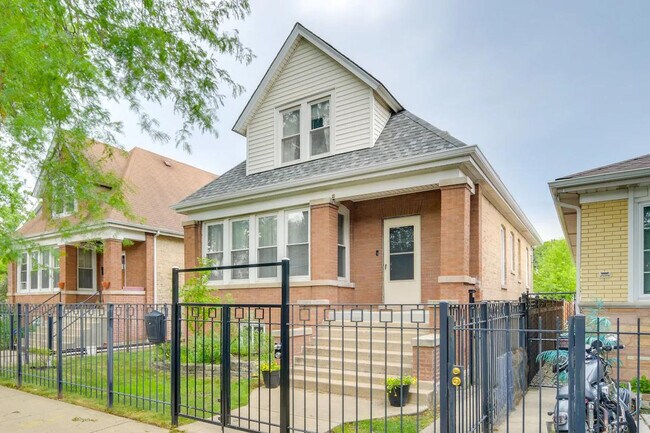 Building Photo - 4642 W Montana St