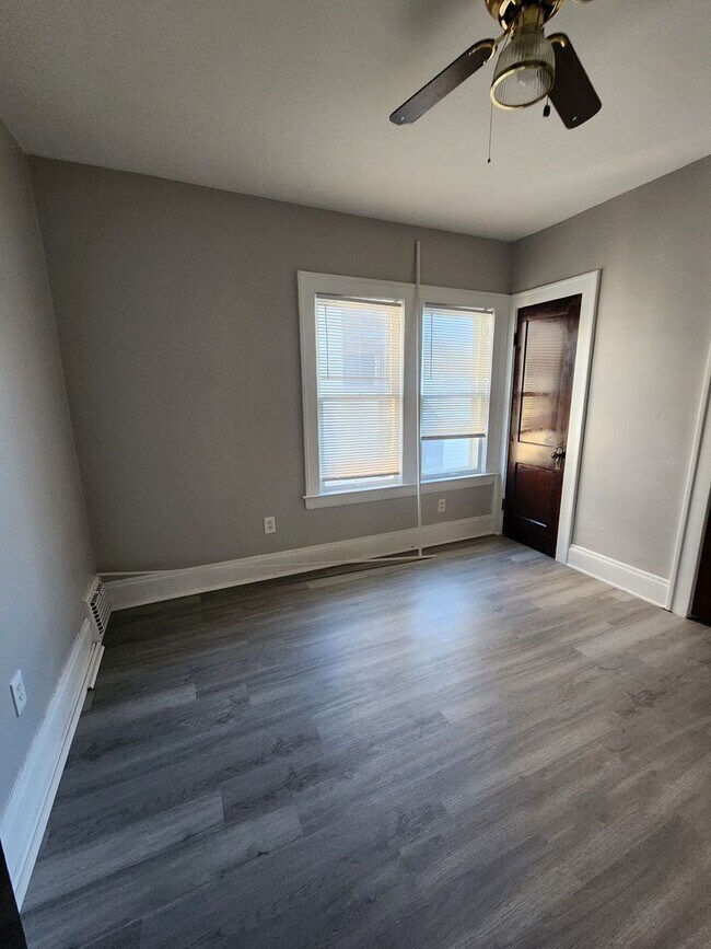 Building Photo - Kendall2550