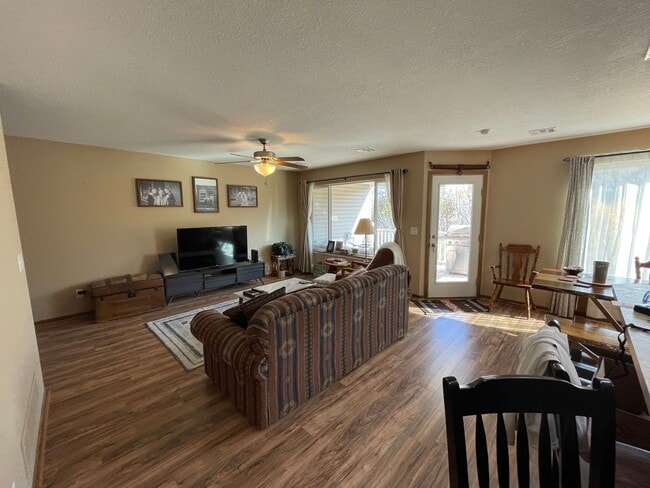 Building Photo - West Side Townhome - Close to Ft. Riley - ...