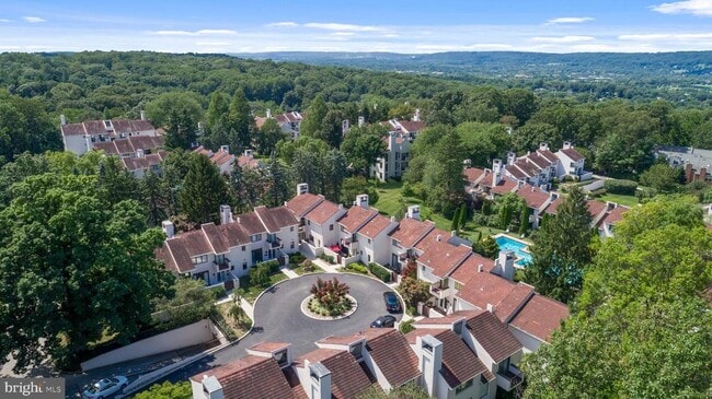 Building Photo - 4 Brettagne