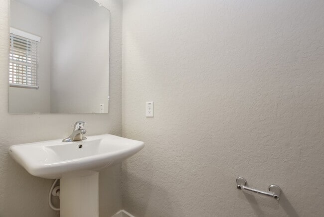 Building Photo - Town Homes At Stadium Point