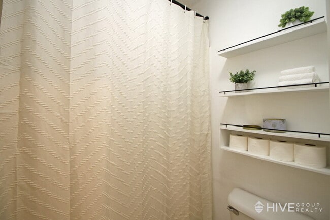 Building Photo - Fully Remodeled 3-Bedroom Duplex – Steps f...
