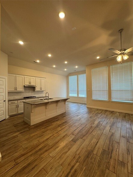 Building Photo - 504 Evergreen Rd