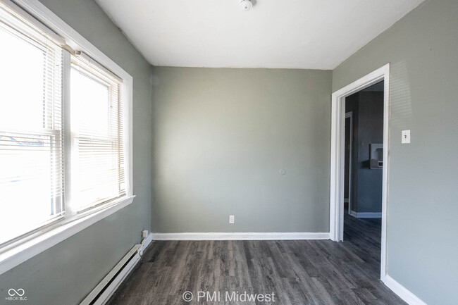 Building Photo - 3725 N Sherman Dr