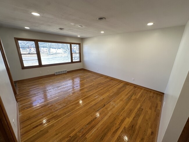 Building Photo - 308 W 33rd St