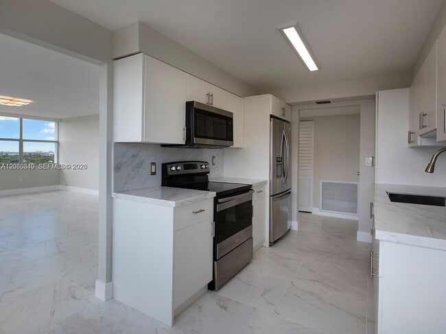 Building Photo - 1200 NE Miami Gardens Dr