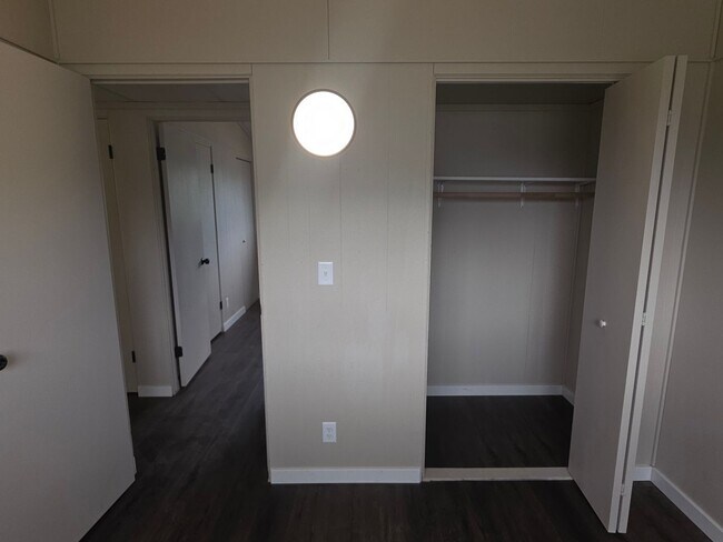 Building Photo - 1741 Warwick Wy