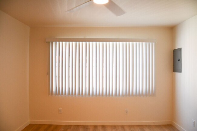 Building Photo - Parker (388) North