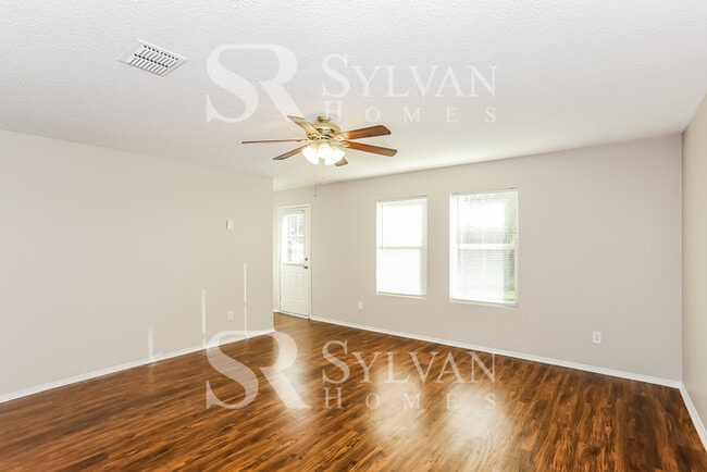 Building Photo - Enjoy living the good life in this 4 bedroom, 2 bathroom home