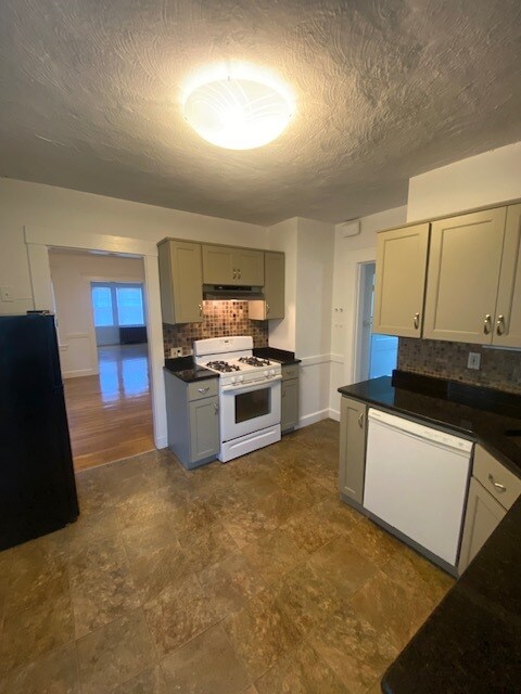 Building Photo - 7 Oliver Rd