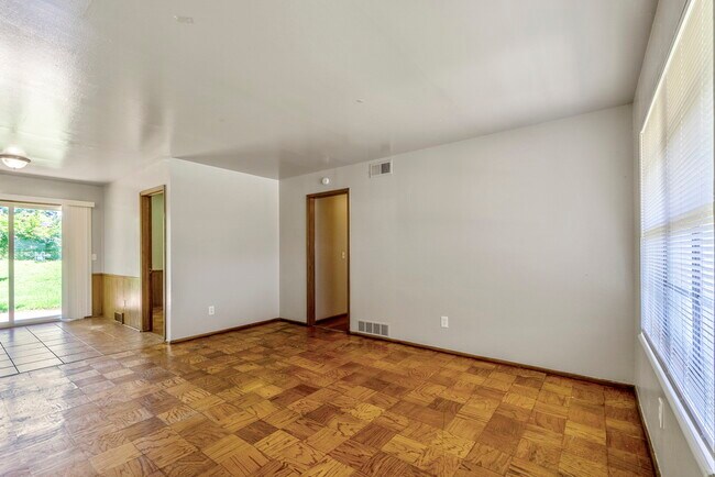 Building Photo - 1509 NE 33rd St