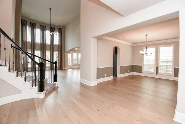 Building Photo - 10106 Cypress Path