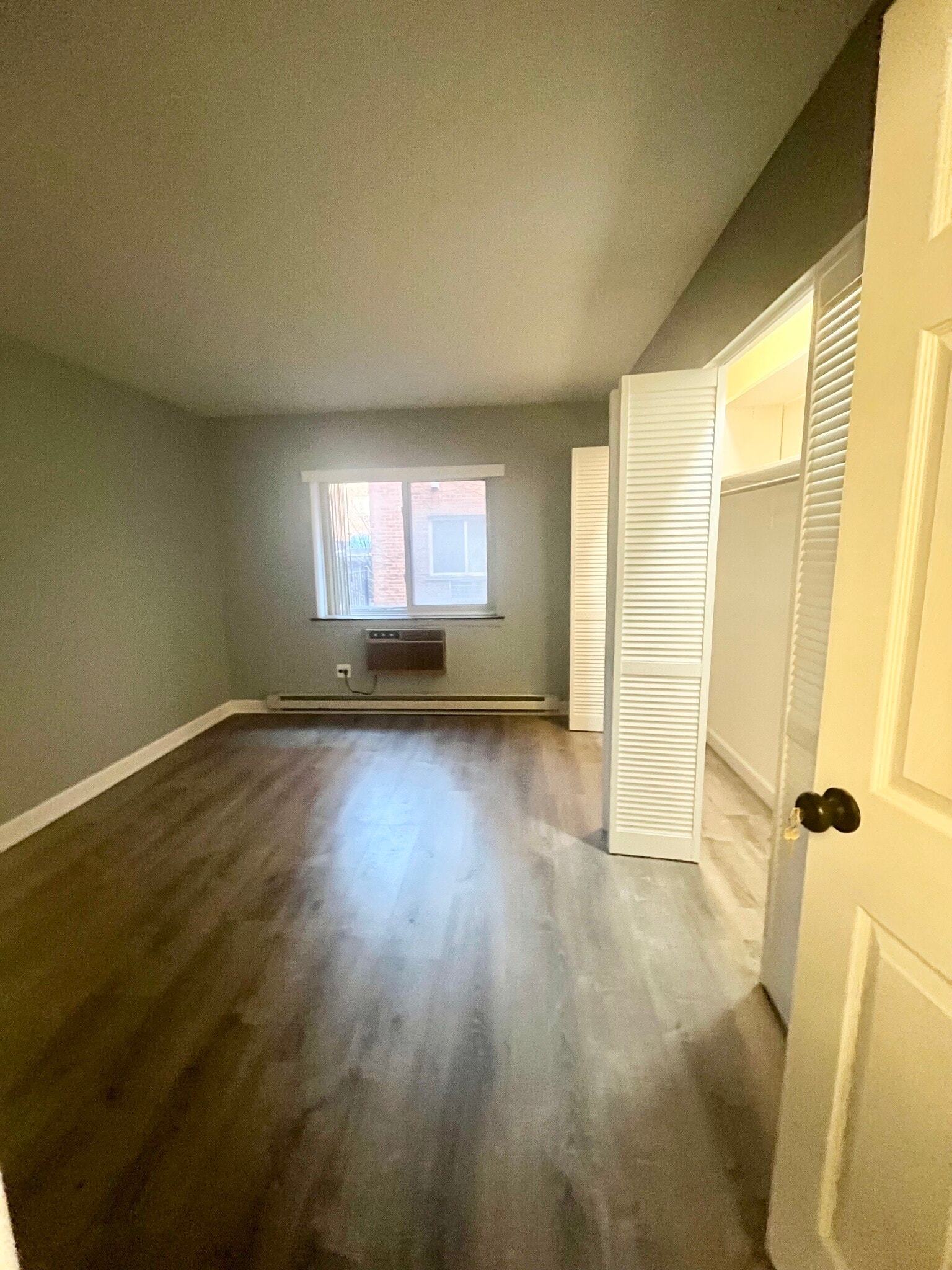 Building Photo - 3815 N Pine Grove Ave