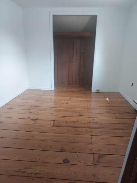 Building Photo - 523 N Locust St