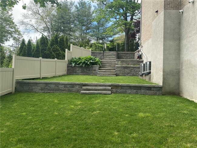 Building Photo - 433 New Rochelle Rd