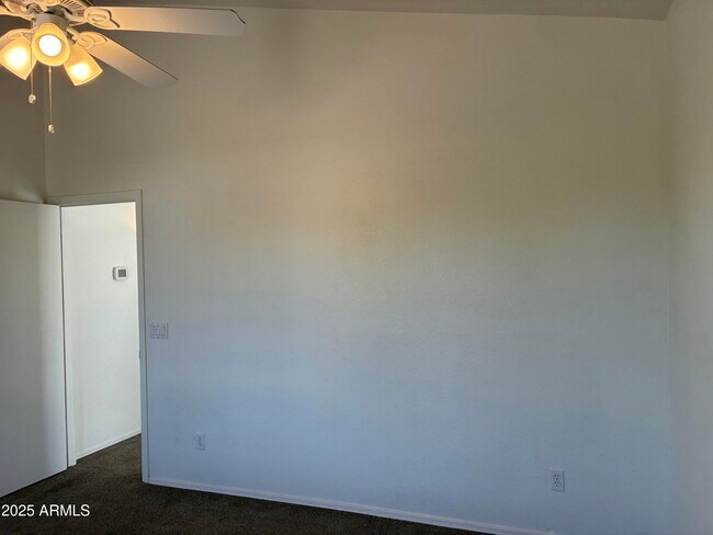 Building Photo - 1750 W Union Hills Dr