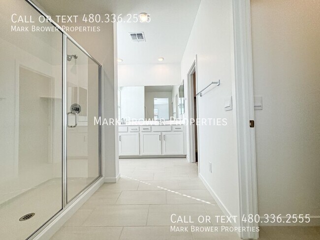 Building Photo - 9852 E Tamery Ave