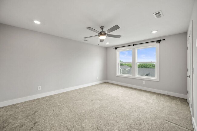 Building Photo - Charlotte Park Home