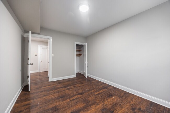 Building Photo - 6300 N Oakley Ave