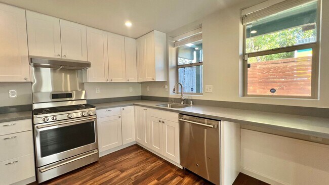 Building Photo - 696-694-29th