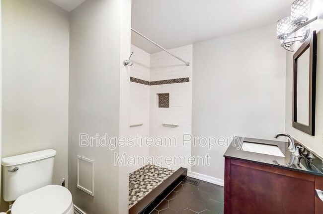 Building Photo - 4354 Meadowcroft Rd