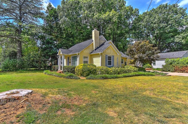 Building Photo - Cottage Home in Plaza Midwood 2Bd/1Bth wit...