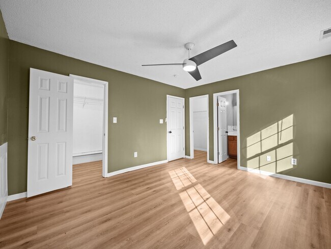 Building Photo - 218 Winterberry Ct