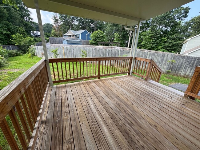 Building Photo - Oakley - Modern Three Bedroom