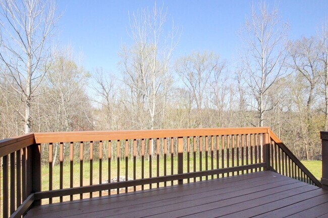 Building Photo - Sweet 3 bed 2 bath.  Cat friendly.
