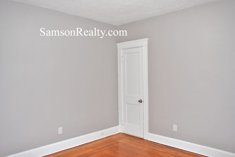 Building Photo - 136 Hillside Ave